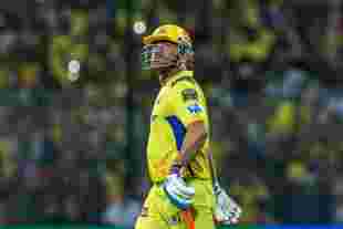 MS Dhoni Signs CSK Jersey For a Fan